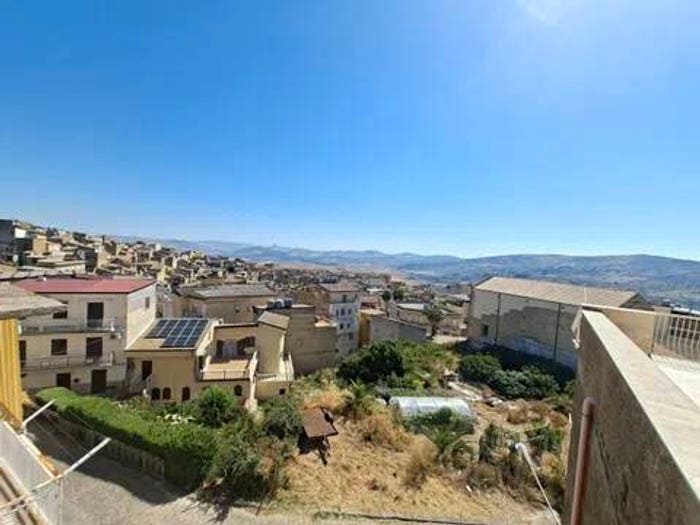 Appartamento con 5 locali in vendita in Via Messina, Aragona