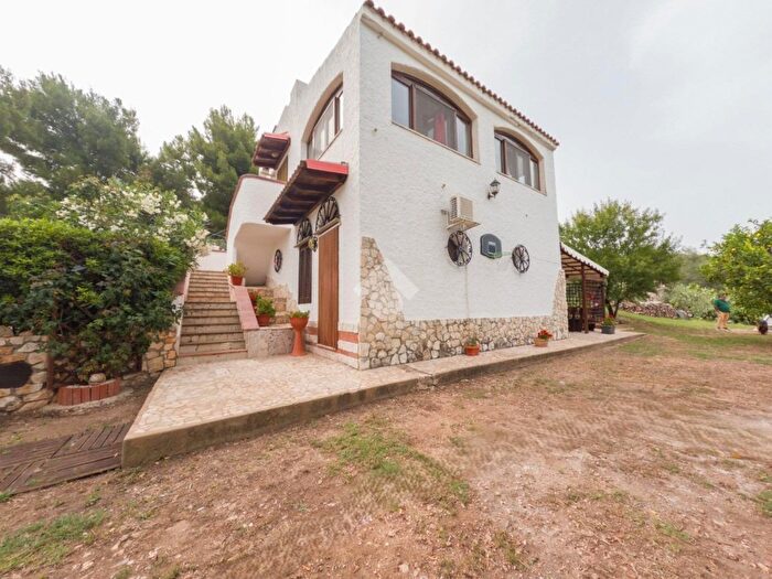 Casa con 6 locali in vendita in Loc Palude Mezzane, Vieste