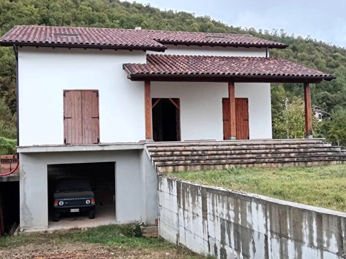 Casa in vendita in Via Lisciano, Rieti