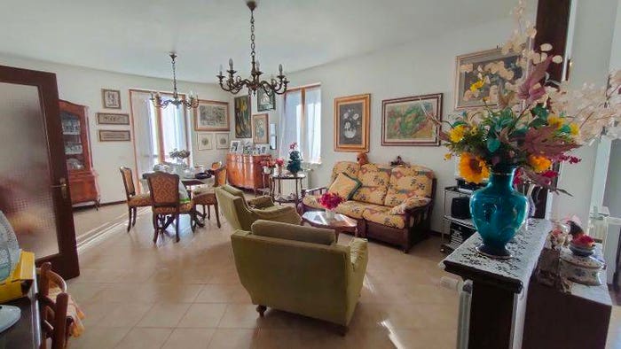 Casa con 6 locali in vendita in Via E Gervasi, Centro, Pitigliano