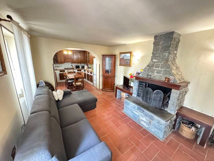 Casa con 6 locali in vendita in via Filippo Turati, Montanino, Reggello