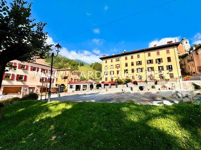 Appartamento trilocale in vendita in Strada Provinciale Monte Baldo, Ferrara di Monte Baldo