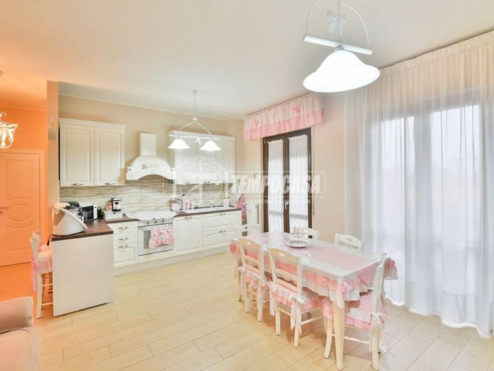 Appartamento trilocale in vendita in Via Andrea Alciato, Galliano, Cantù