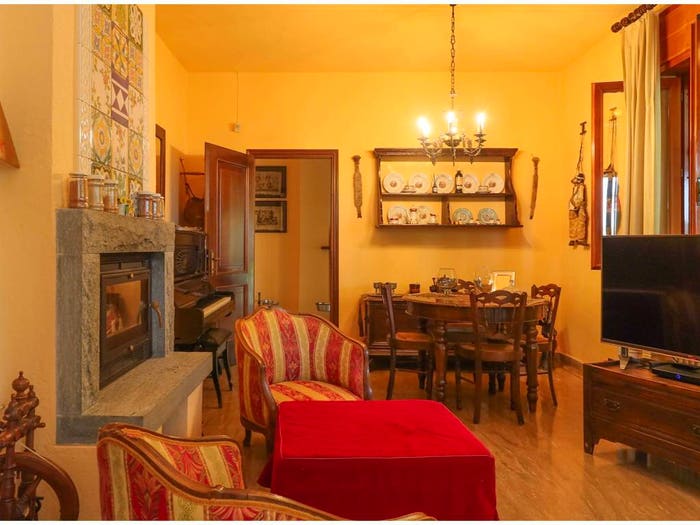 Casa con 6 locali in vendita in Via del Lago, Arignano