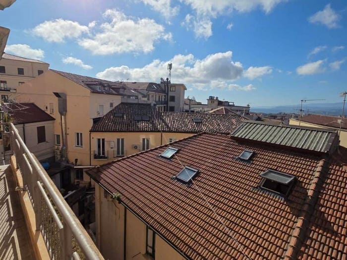 Appartamento con 6 locali in vendita in Via Milano, San Leonardo, Catanzaro