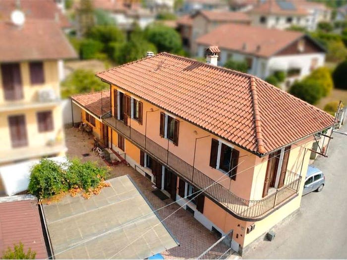 Casa con 6 locali in vendita in Via Baraggiola, Centro, Gozzano