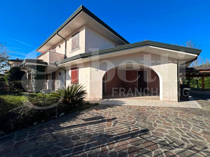 Casa con 6 locali in vendita in Piove di Sacco