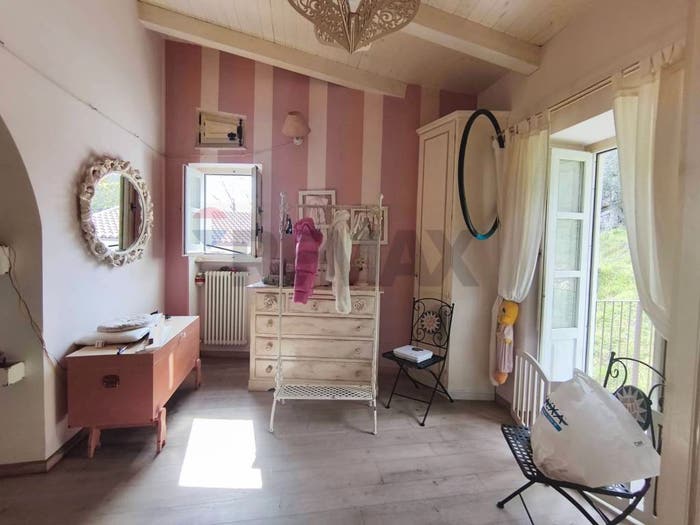 Casa con 6 locali in vendita in ioggi via della repubblica, Santa Caterina Albanese