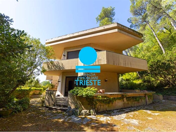 Casa con 6 locali in vendita in Via Lucio Accio, Soria, Pesaro