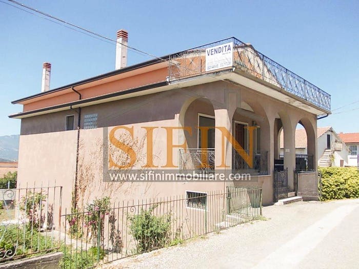 Casa con 6 locali in vendita in Via Gussone, Villamaina