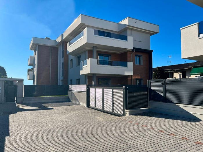 Appartamento trilocale in vendita in Via Sardegna, Centro, Magnago