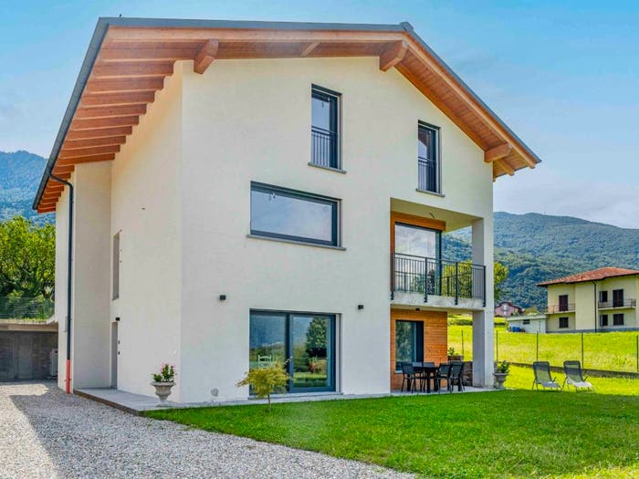 Casa con 6 locali in vendita in Vicolo ai Monti, Colico Piano, Colico