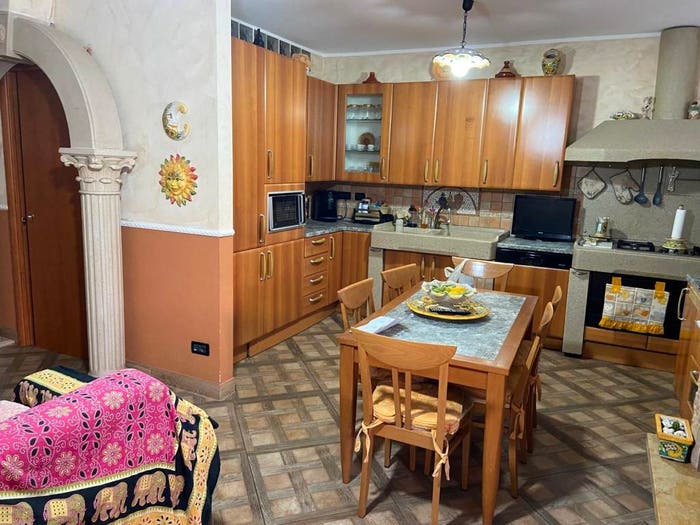 Casa con 6 locali in vendita in Traversa VIII Viale Crotone, Catanzaro Lido, Catanzaro