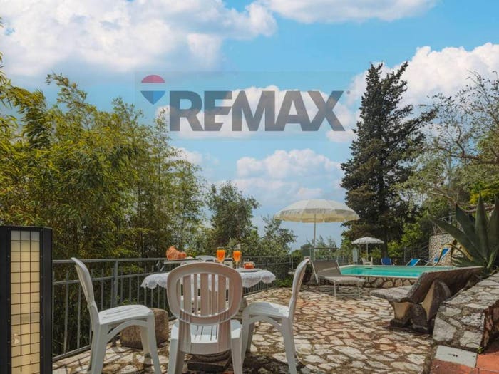 Casa con 6 locali in vendita in Camaiore Paese, Camaiore