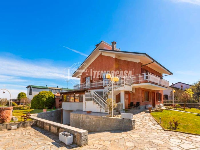 Casa con 6 locali in vendita in Via Giuseppe Parini, Semicentro, Chieri