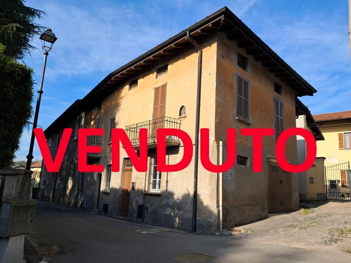 Casa trilocale in vendita in Via Vittorio Veneto, Centro, Daverio
