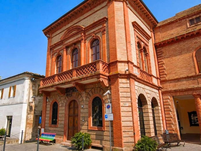 Casa con 6 locali in vendita in Piazza del Teatro, Montecarotto