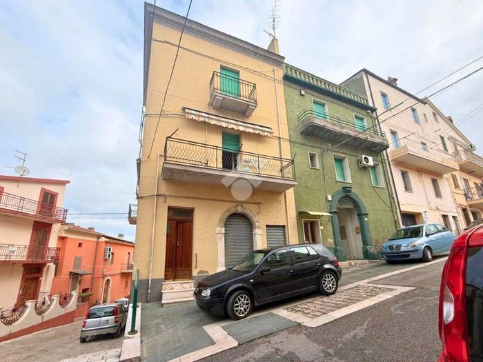 Appartamento con 5 locali in vendita in Via Piazza Della Libertà, Montenero di Bisaccia