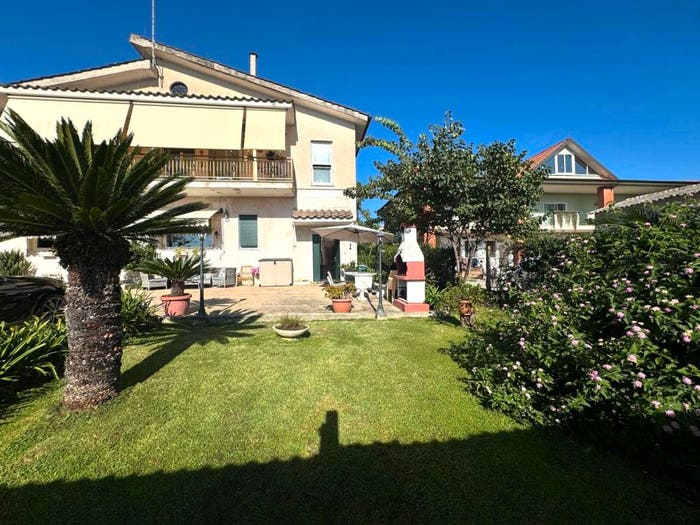 Appartamento quadrilocale in vendita in Via delle Valli, Vallelata, Aprilia