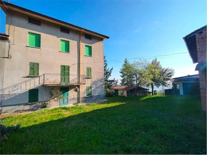 Casa con 6 locali in vendita in Lugagnano Val d'Arda