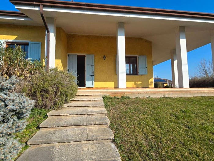 Casa con 6 locali in vendita in Piazza San Pio X, Cerlongo, Goito