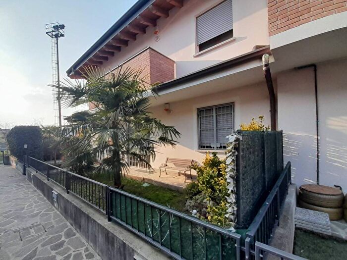 Appartamento trilocale in vendita in Viale Repubblica, Zelo Buon Persico