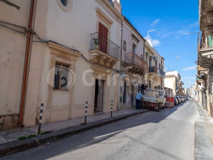 Casa quadrilocale in vendita in Via Aurispa, Centro, Noto