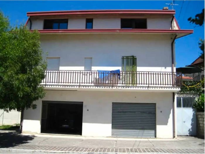 Casa con 6 locali in vendita in Via Italia, Lettopalena