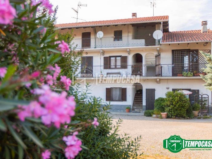 Casa con 6 locali in vendita in Via Lanca, Centro, Oleggio