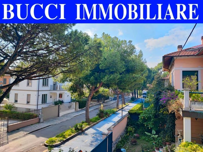 Casa con 6 locali in vendita in Viale Antonio Sabucchi, Lungomare Strada Parco, Pescara