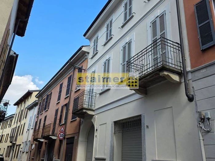 Appartamento trilocale in vendita in Piazza Mercato, Centro Storico, Lodi