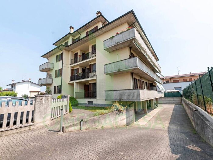 Appartamento trilocale in vendita in Via Francesco Agello, Centro, Casalpusterlengo