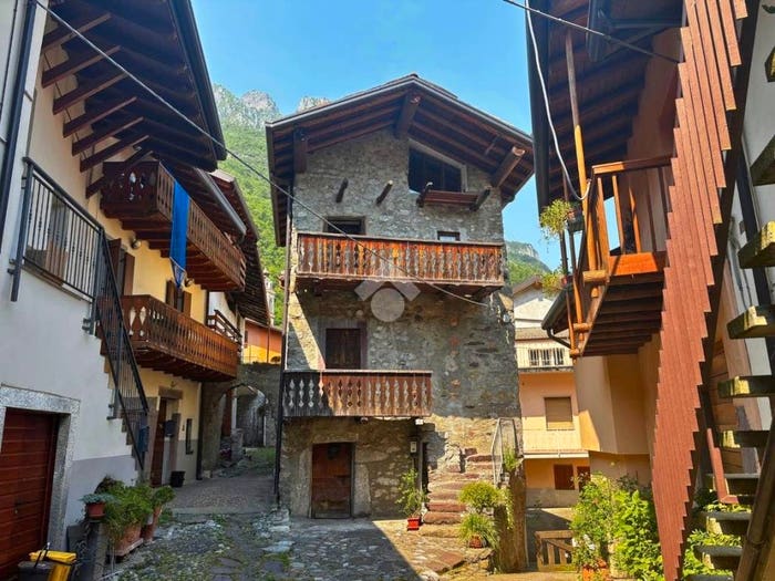 Casa bilocale in vendita in Vicolo Sito, Centro, Darfo Boario Terme