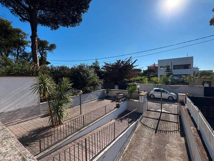 Casa con 5 locali in vendita in Via delle Dalie, Villaggio Giornalisti Poggio, Anzio