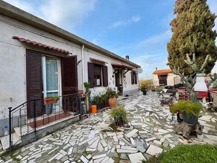 Casa con 5 locali in vendita in Piombino