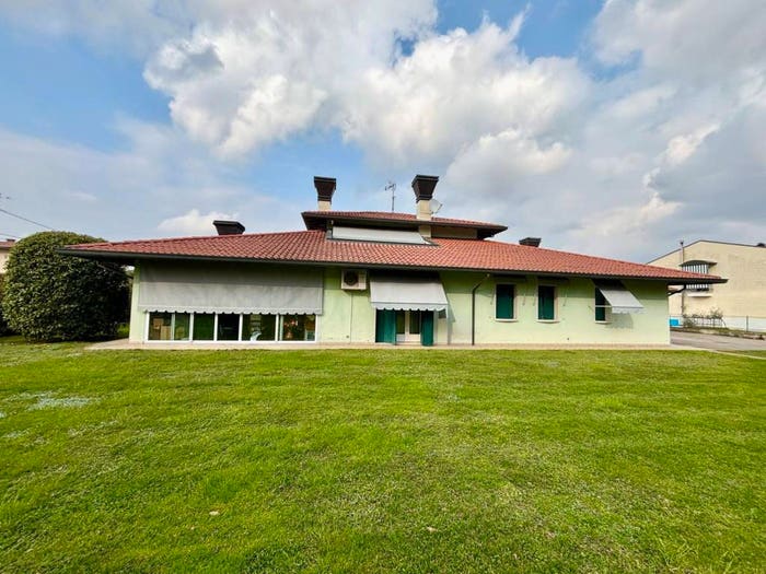 Casa con 6 locali in vendita in Centro, Porcia