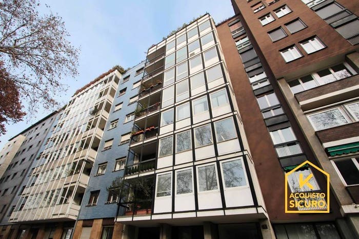 Appartamento quadrilocale in vendita in Viale Monte Santo, Repubblica, Milano
