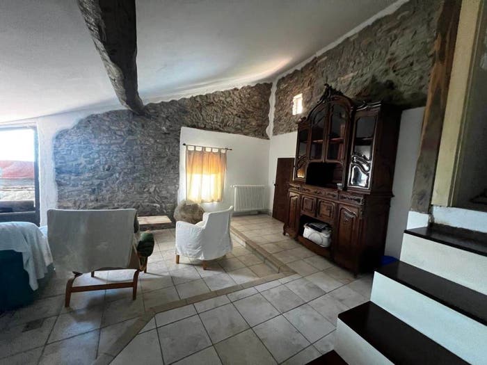 Casa con 6 locali in vendita in Beverino