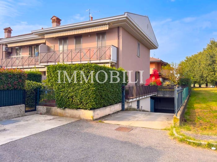 Appartamento trilocale in vendita in Via Marco Biagi, Bonate Sopra