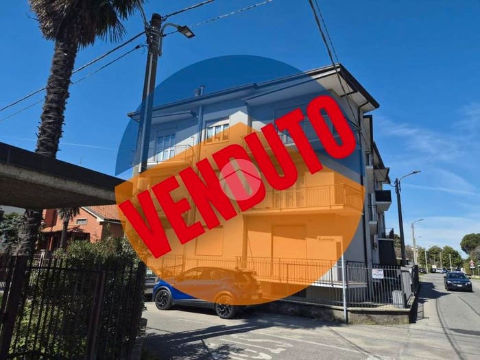 Appartamento trilocale in vendita in Via Custoza, Centro, Carate Brianza
