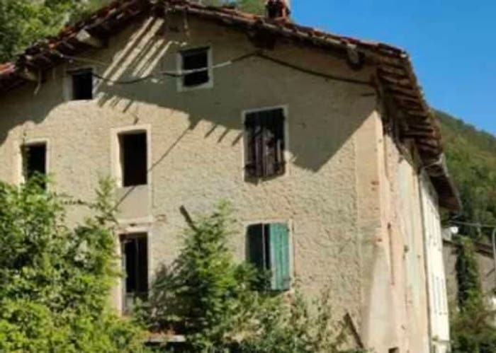 Casa con 6 locali in vendita in Localita' Fusine in Piazza Libertà, Fusine, Posina