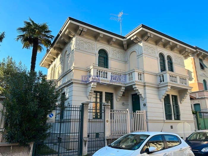 Appartamento con 5 locali in vendita in Via Salvagnoli, Maggiolina, Milano
