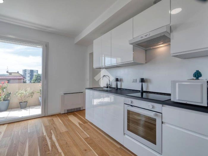 Appartamento trilocale in vendita in Via Alfredo Calzolari, Bolognina, Bologna