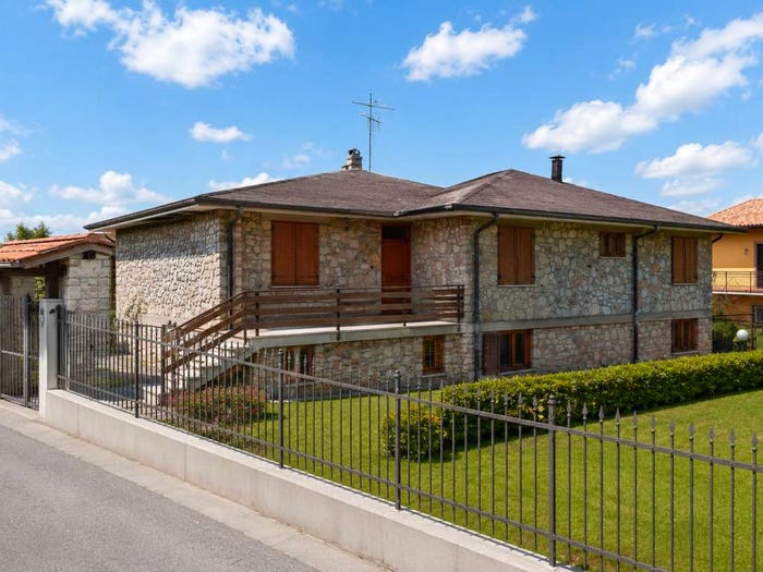 Casa con 6 locali in vendita in Genzano Sassa, L'Aquila