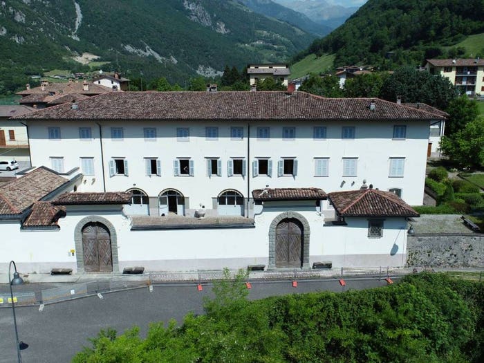 Casa con 6 locali in vendita in Via Fucine, Villa d'Ogna