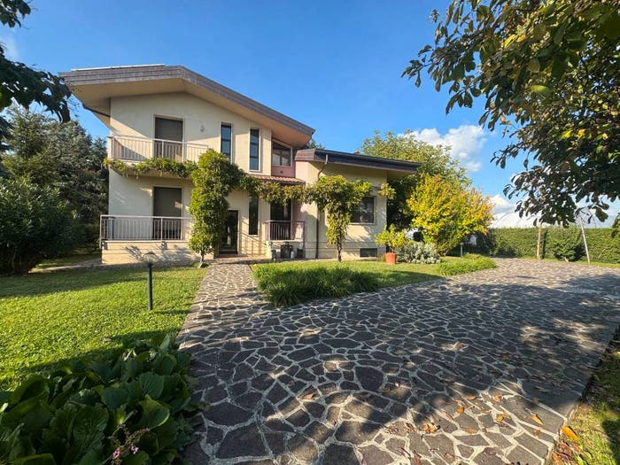 Casa con 6 locali in vendita in Via degli Alpini, Treviolo