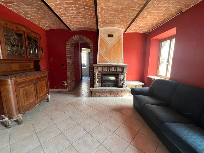 Casa con 5 locali in vendita in Via Crose, Ghiare Madonna, Incisa Scapaccino