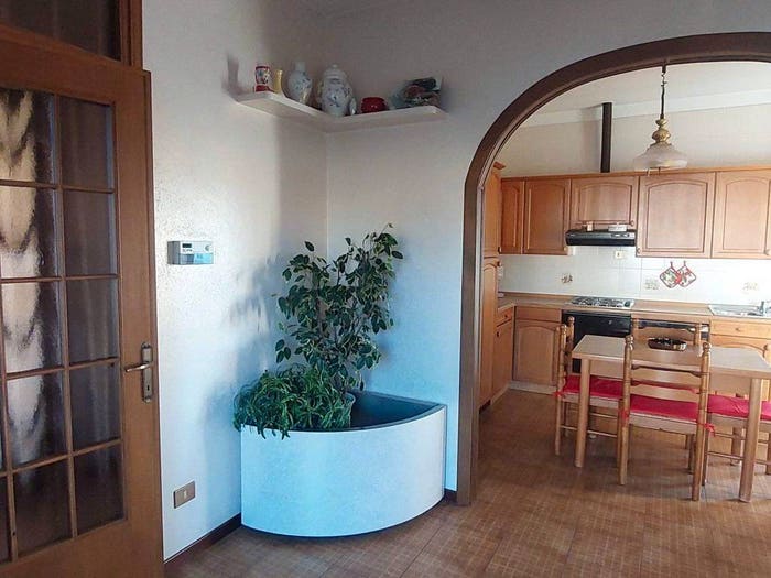Casa quadrilocale in vendita in Via Colombo, Centro, Bogogno