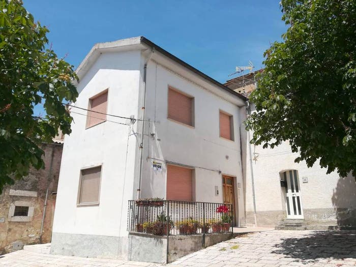 Casa trilocale in vendita in Piazza Guglielmo Oberdan, Fragneto Monforte