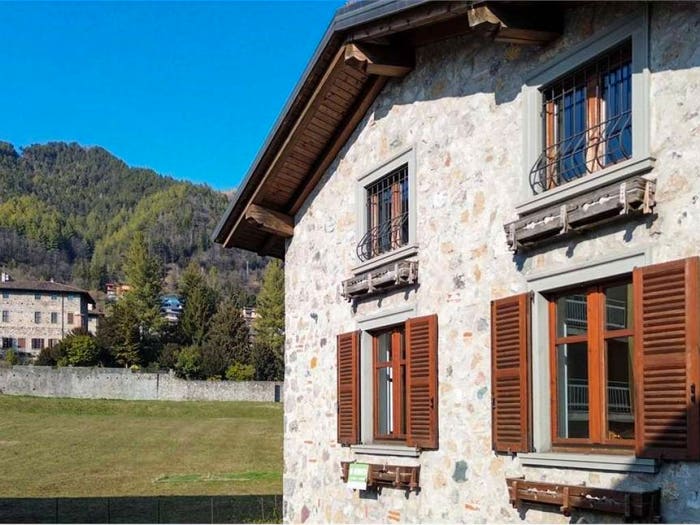 Appartamento trilocale in vendita in Viale Gusmini, Centro, Clusone